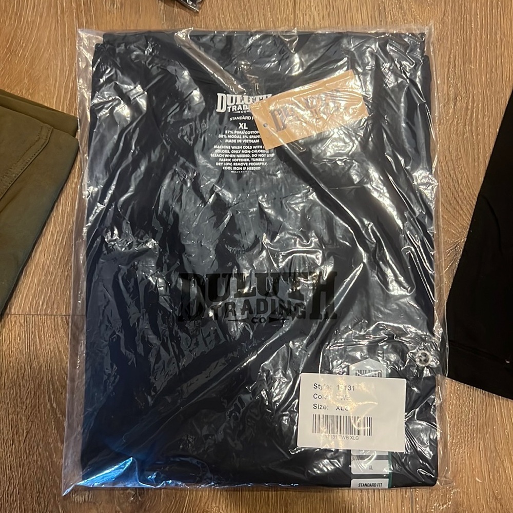 New in bag Duluth dang soft Crew shirt